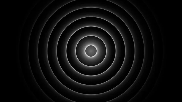 Concentric white rings on a black field — free 3840x2160 4K wallpaper image